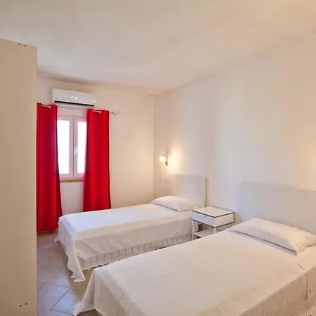 Ξενοδοχείο με διαμερίσματα Stella Di Gallura 3*